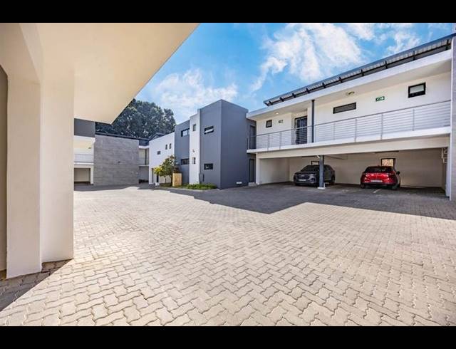 2 BEDROOM APARTMENT FOR SALE IN MENLO PARK